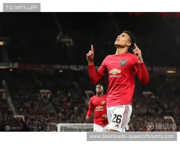 格林伍德禁区内突破劲射被门将神勇扑出错失良机